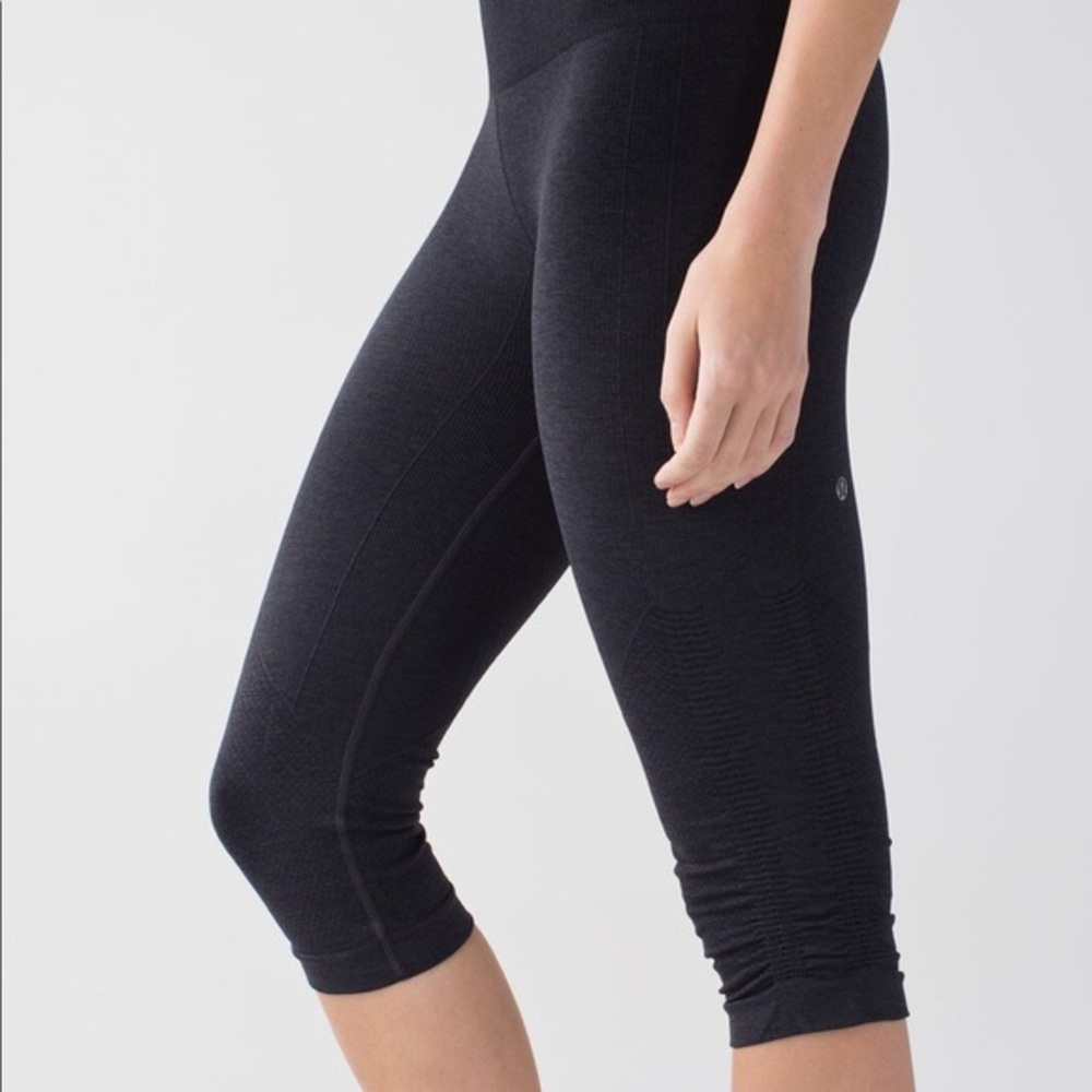 Lulu In The Flow crop pant black sz 4